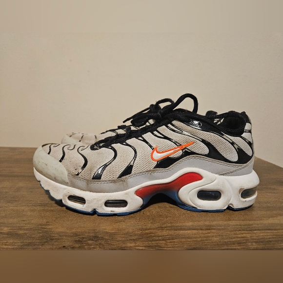 Nike Other - Nike Air Tuned Max White Black Orange Accent Sneakers